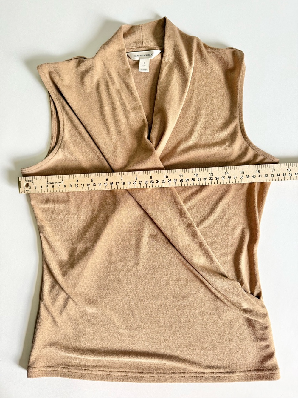 Banana Republic Afternoon Latte Crepe Wrap Top S Corporate Chic Minimalist Work - Picture 11 of 14